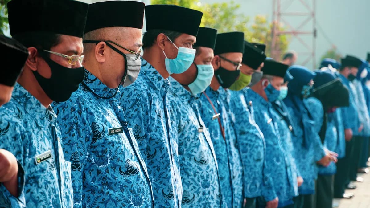 Pemerintah membuka 35.476 lowongan kerja untuk posisi manajer koperasi dan pegawai kampung nelayan. Baca selengkapnya di beritaekonomi.id. #Ketenagakerjaan #EkonomiIndonesia #Pekerjaan